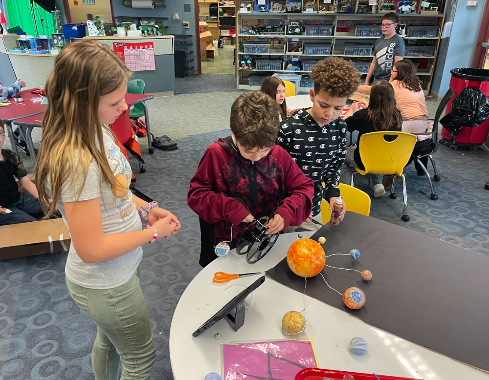 5th Graders Creating 3D Solar System
