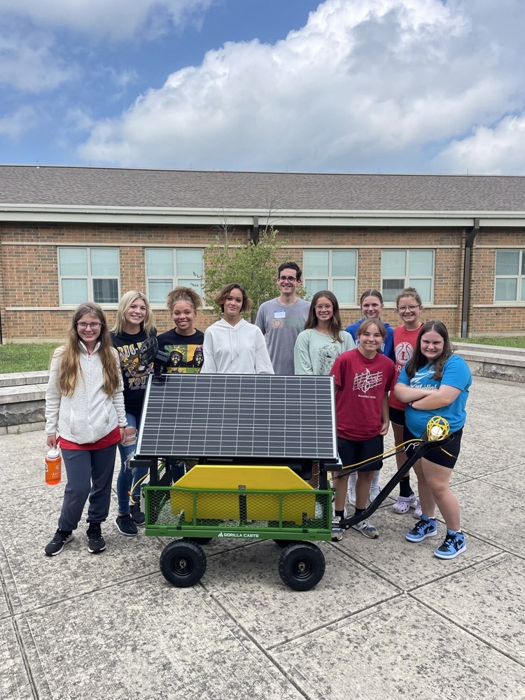LMS Students Pose with the OSLN Solar Cart